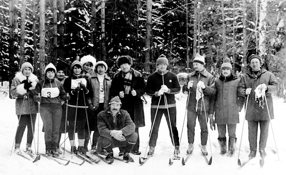 Команда лыжников лаборатории (февраль, 1982)